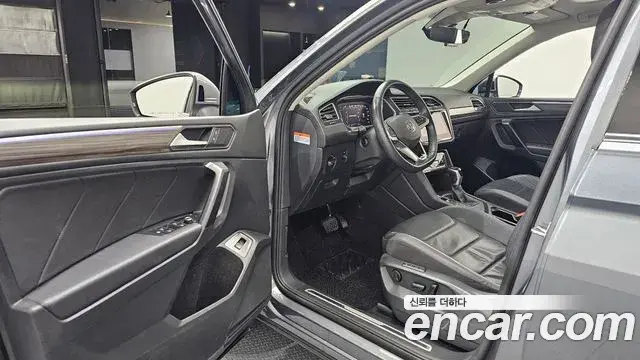 Volkswagen Tiguan Allspace 2023 — Şəkil 30/31