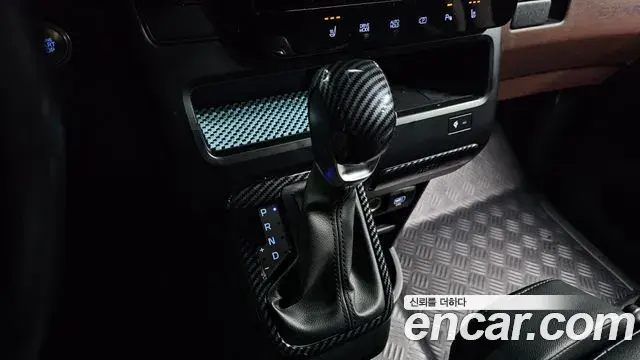 Hyundai Staria 2024 — Şəkil 25/33