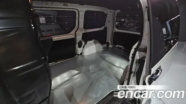Hyundai Staria 2024 — Şəkil 12/33