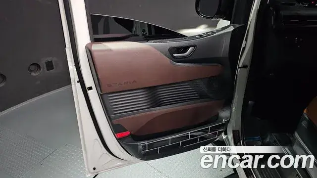 Hyundai Staria 2024 — Şəkil 10/33