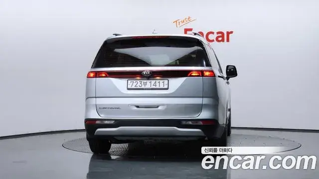 Kia Carnival 2021 — Photo 18/35