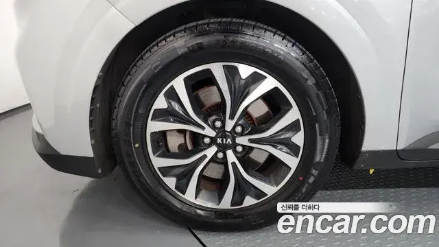 Kia Carnival 2021 — Photo 19/35