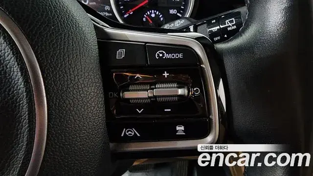 Kia Carnival 2021 — Photo 32/35