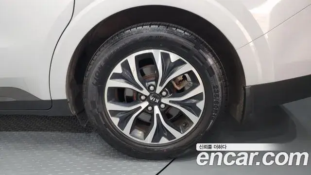 Kia Carnival 2021 — Photo 24/35