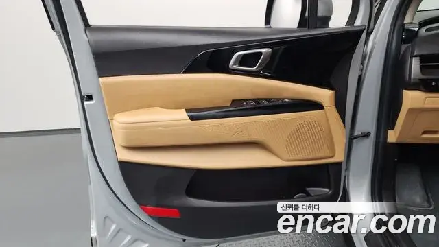 Kia Carnival 2021 — Photo 30/35