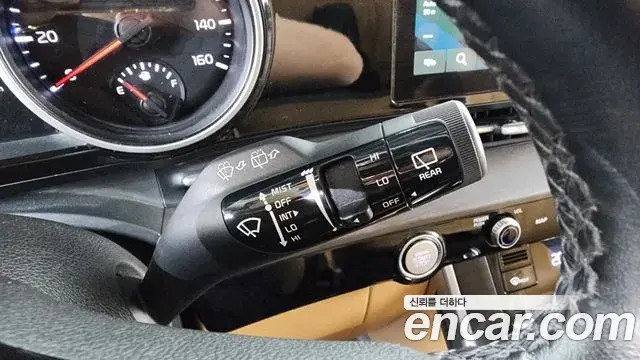Kia Carnival 2021 — Photo 14/35