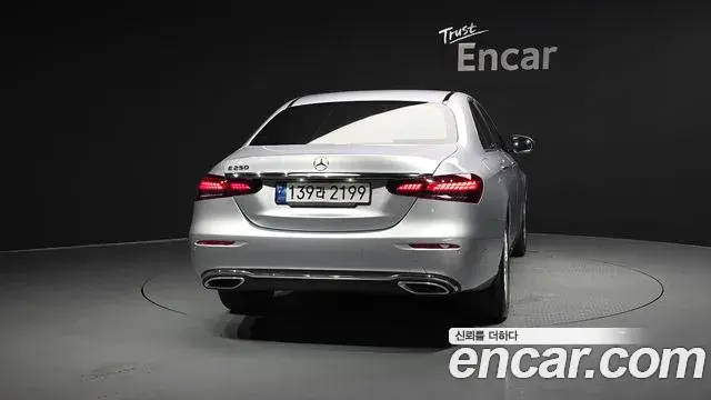 Mercedes-Benz E-Class 2022 — Фото 4/20