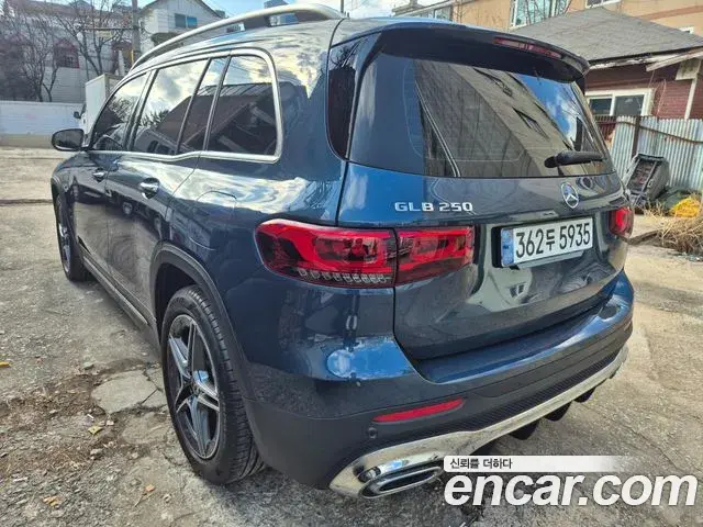 Mercedes-Benz GLB-Class 2023 — Фото 2/19