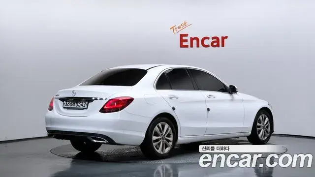 Mercedes-Benz C-Class 2019 — Photo 5/30