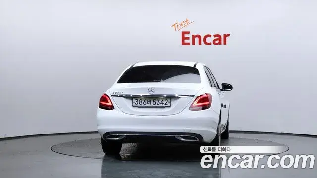 Mercedes-Benz C-Class 2019 — Photo 16/30