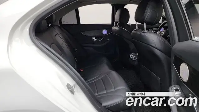 Mercedes-Benz C-Class 2019 — Photo 27/30