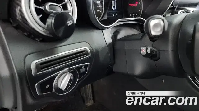 Mercedes-Benz C-Class 2019 — Photo 8/30