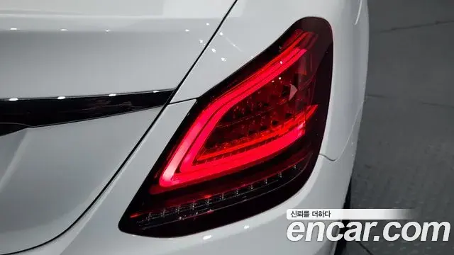 Mercedes-Benz C-Class 2019 — Photo 22/30