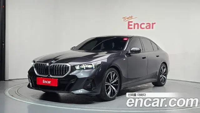 BMW 5 Series 2024 — ფოტო 17/20