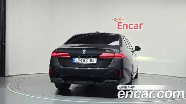 BMW 5 Series 2024 — ფოტო 1/20