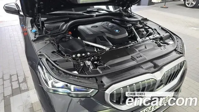 BMW 5 Series 2024 — ფოტო 13/20