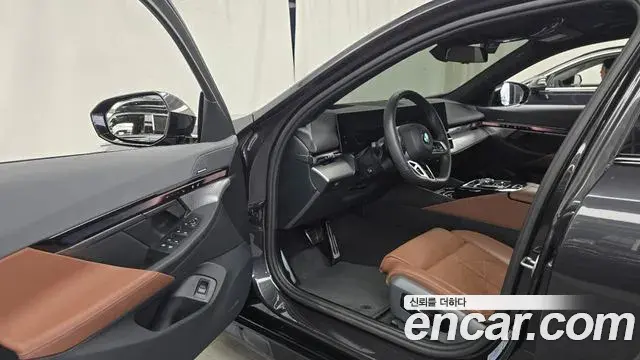 BMW 5 Series 2024 — ფოტო 20/20