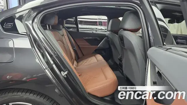 BMW 5 Series 2024 — ფოტო 14/20