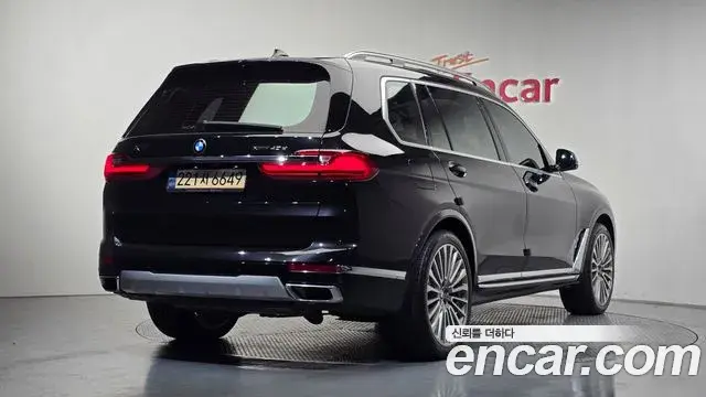 BMW X7 2022 — ფოტო 22/35
