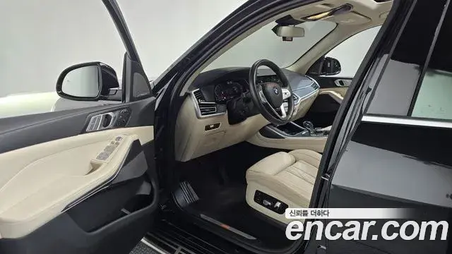 BMW X7 2022 — ფოტო 26/35