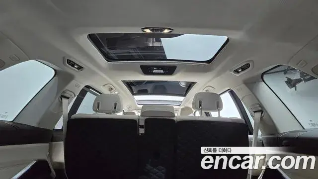 BMW X7 2022 — ფოტო 31/35
