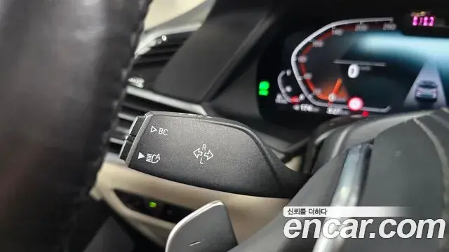 BMW X7 2022 — ფოტო 25/35