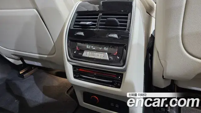 BMW X7 2022 — ფოტო 16/35