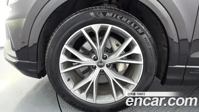 Audi Q8 2022 — Photo 12/20