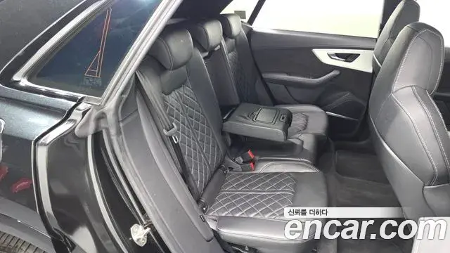 Audi Q8 2022 — Photo 8/20