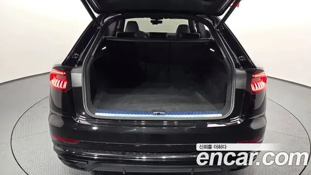 Audi Q8 2022 — Photo 16/20