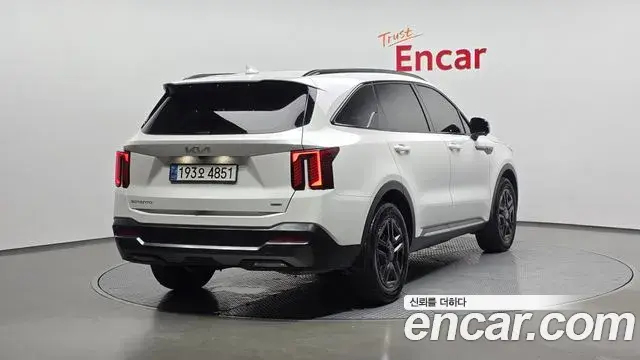 Kia Sorento 2023 — Фото 1/20