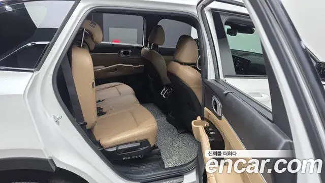 Kia Sorento 2023 — Фото 11/20