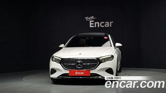 Mercedes-Benz E-Class 2025 — Photo 14/20