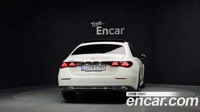 Mercedes-Benz E-Class 2025 — Photo 6/20
