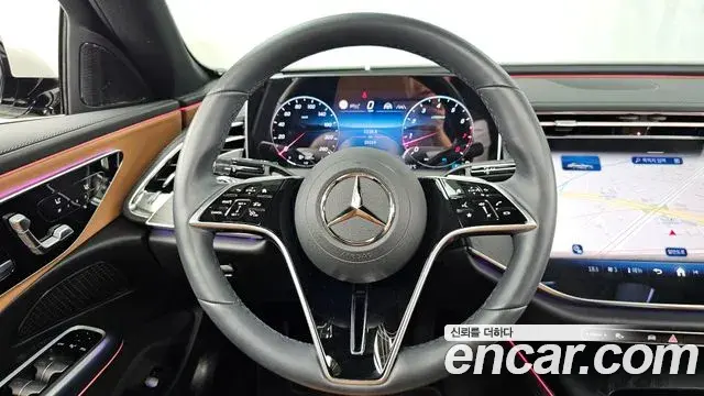 Mercedes-Benz E-Class 2025 — Photo 18/20