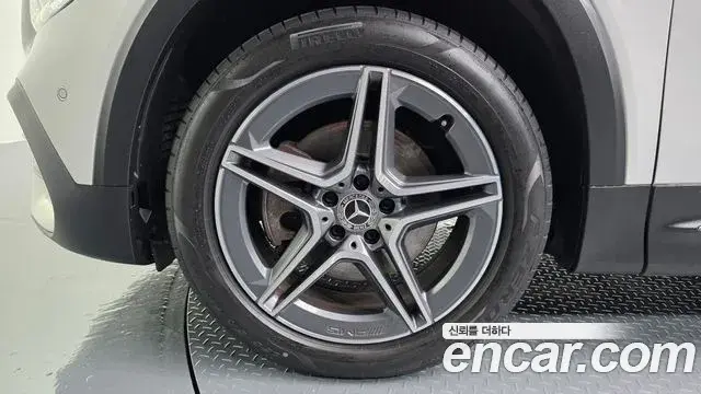 Mercedes-Benz GLB-Class 2021 — ფოტო 7/31