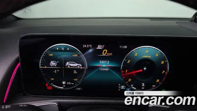 Mercedes-Benz GLB-Class 2021 — ფოტო 14/31