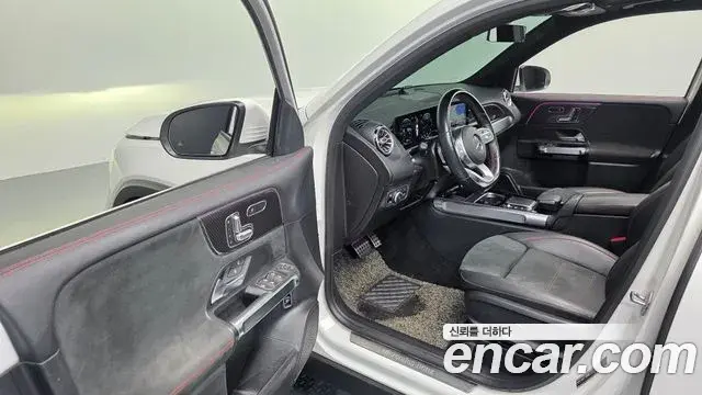 Mercedes-Benz GLB-Class 2021 — ფოტო 18/31