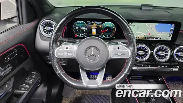 Mercedes-Benz GLB-Class 2021 — ფოტო 16/31