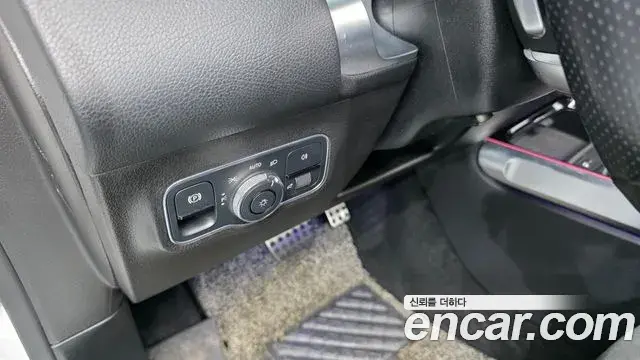 Mercedes-Benz GLB-Class 2021 — ფოტო 21/31