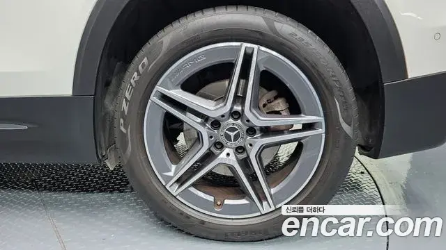 Mercedes-Benz GLB-Class 2021 — ფოტო 22/31