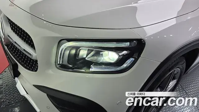 Mercedes-Benz GLB-Class 2021 — ფოტო 27/31