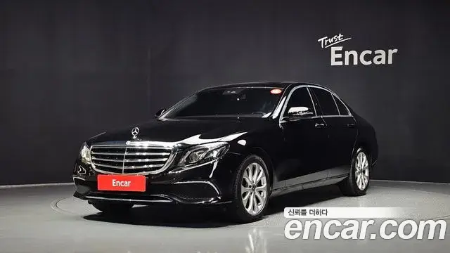 Mercedes-Benz E-Class 2019 — Photo 14/34