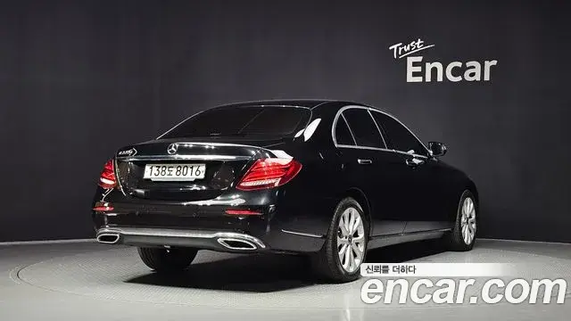 Mercedes-Benz E-Class 2019 — Photo 29/34