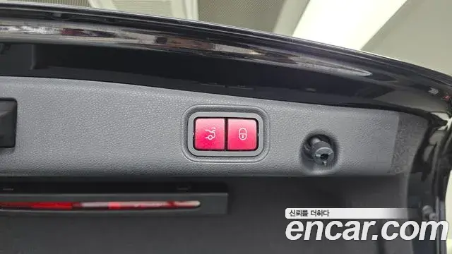 Mercedes-Benz E-Class 2019 — Photo 17/34