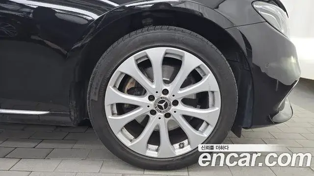 Mercedes-Benz E-Class 2019 — Photo 2/34