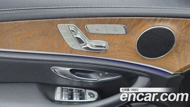 Mercedes-Benz E-Class 2019 — Photo 12/34