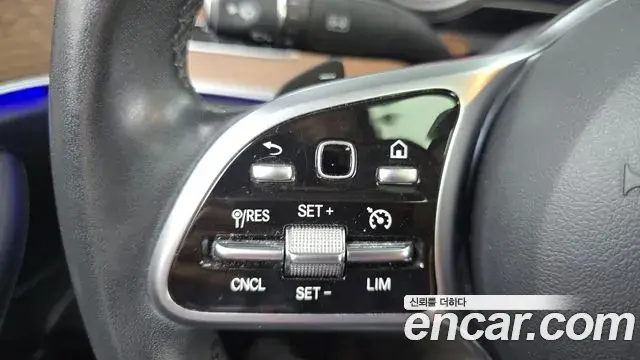 Mercedes-Benz E-Class 2019 — Photo 28/34