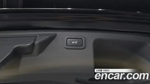 Land Rover Discovery Sport 2018 — Фото 17/20