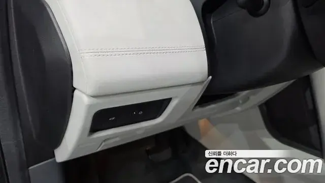 Land Rover Discovery Sport 2018 — Şəkil 25/31